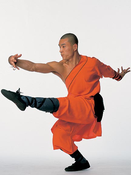 What is the proper way to do the Ma Bu or Horse Stance in Kung fu? I feel  it in my knees, not my legs. - Quora